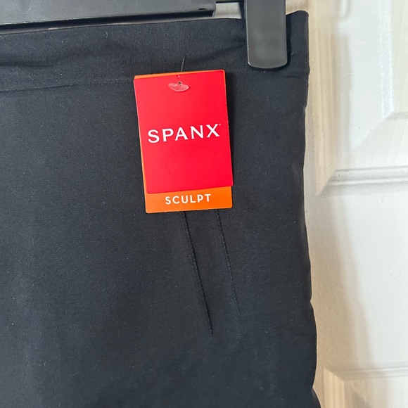 Spanx Oncore Mid thigh sculpt Short black size Large - Picture 6 of 7